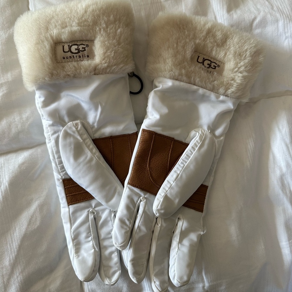 UGG AUSTRALIA GLOVES